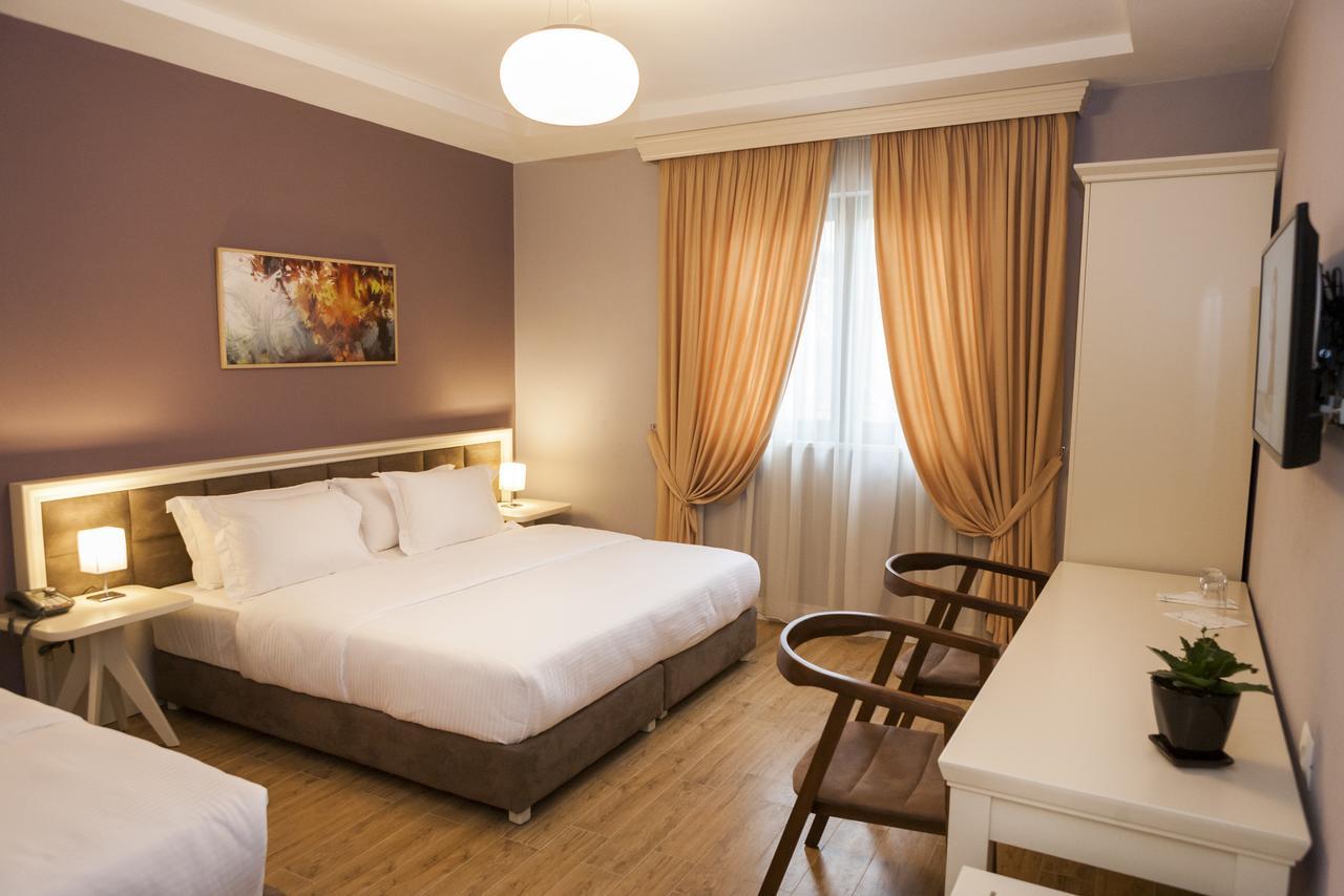 Hotel Villa 22 Tirana Esterno foto